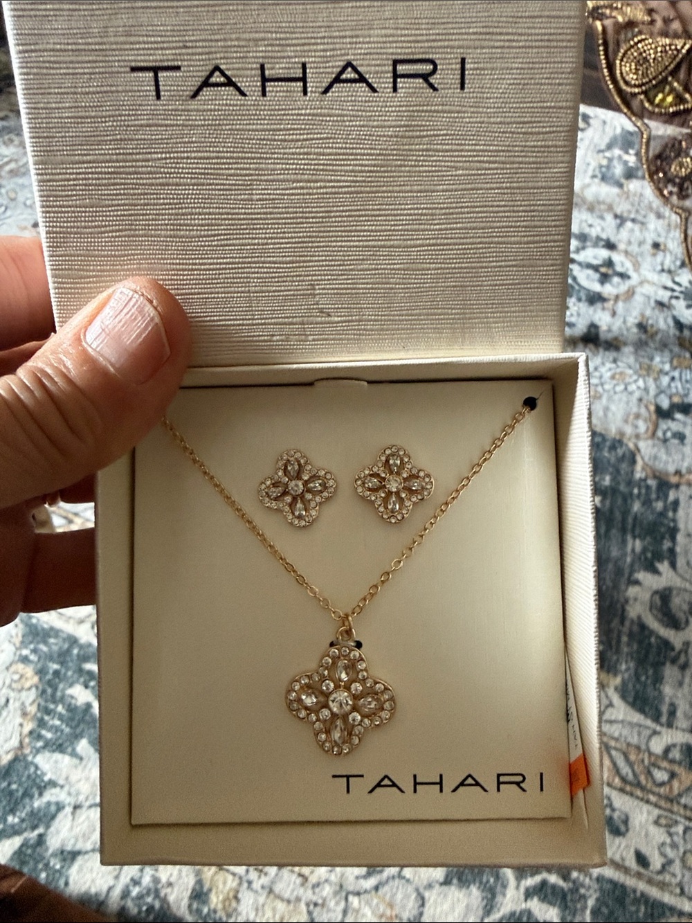 Tahari Gold Crystal Flower Pendant Necklace with Matching Studs - Picture 1 of 3